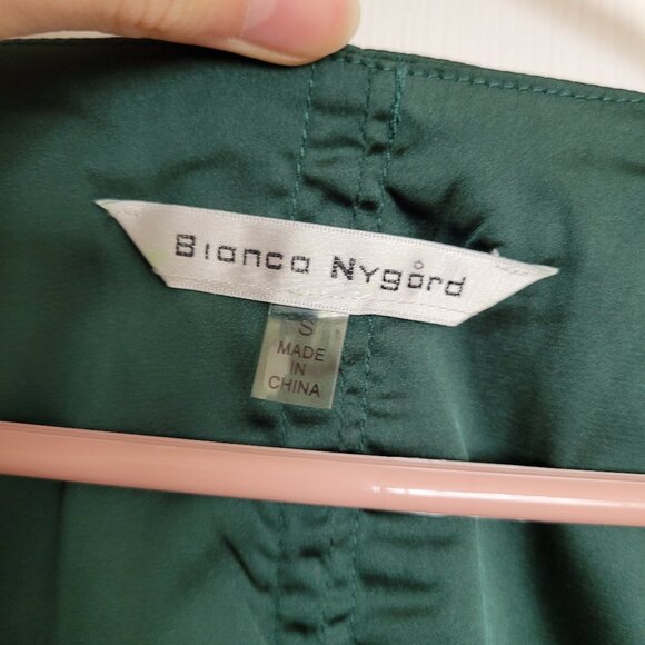 Chic Forest Green Wrap Blouse - Picture 2 of 7